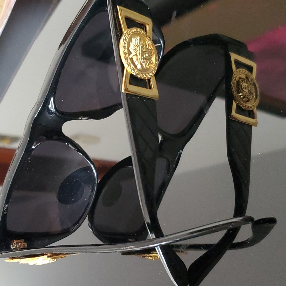 NWOT fashion black quilted paddles sunglasses